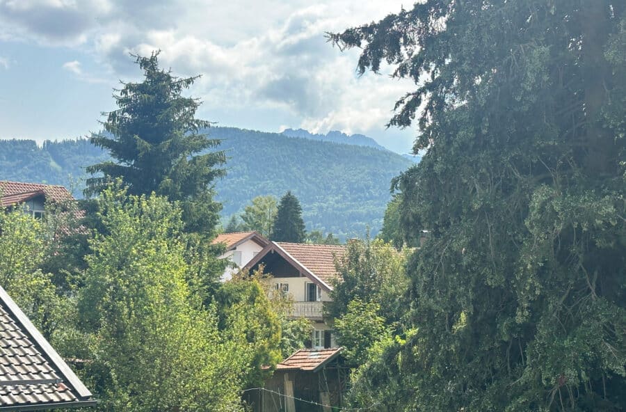 Sonniges EFH mit großzügigem Anbau, Bergblick & Ausbaureserve - Blick vom Balkon