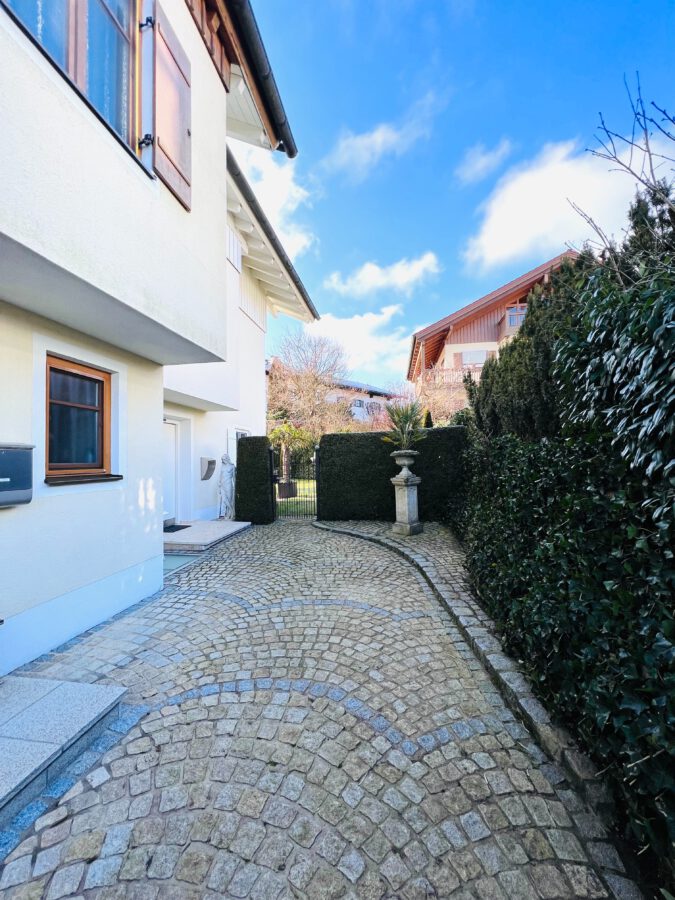 Gehobene Doppelhaushälfte mit traumhaftem Seeblick - Eingangsbereich