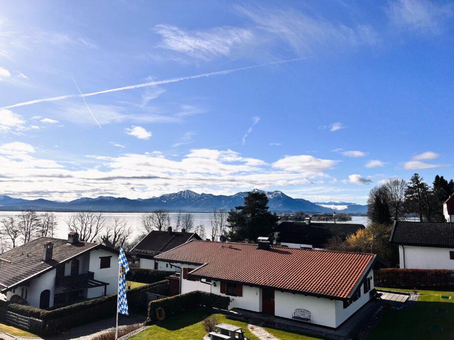Gehobene Doppelhaushälfte mit traumhaftem Seeblick - Ausblick
