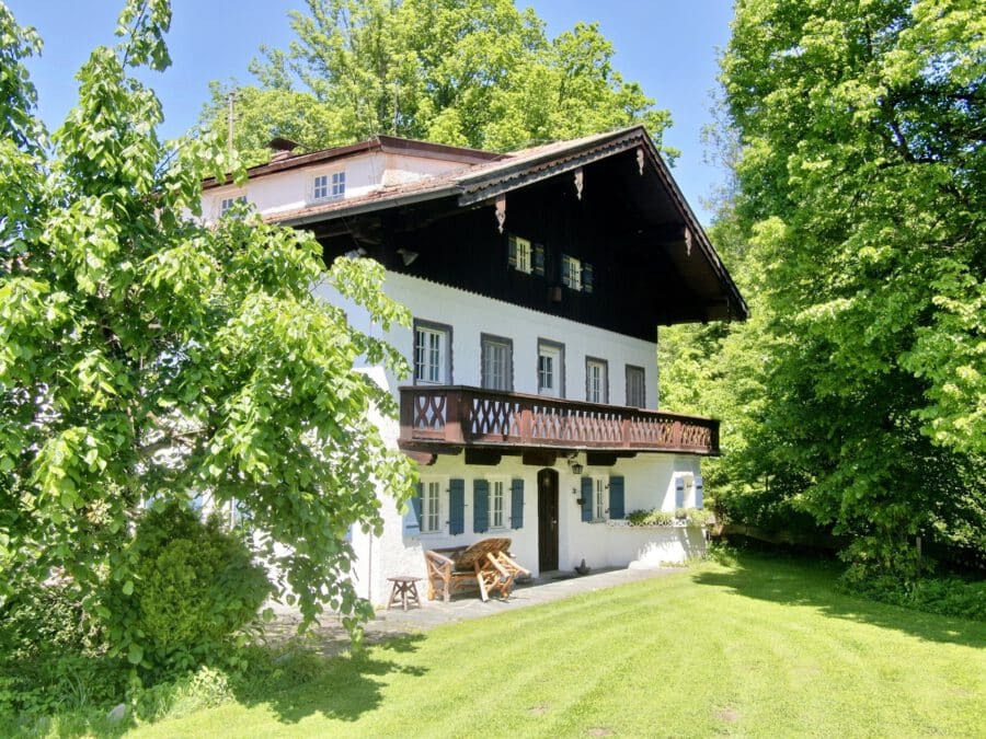 Bauernhaus in absoluter Traumlage mit Gästehaus und Stallungen - Titelbild