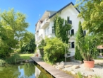 Ansicht vom Pool - (KI generiert) - Secret Sale! Villa aus dem 20. Jh. – außergewöhnlich & exklusiv in Prien a. Ch.