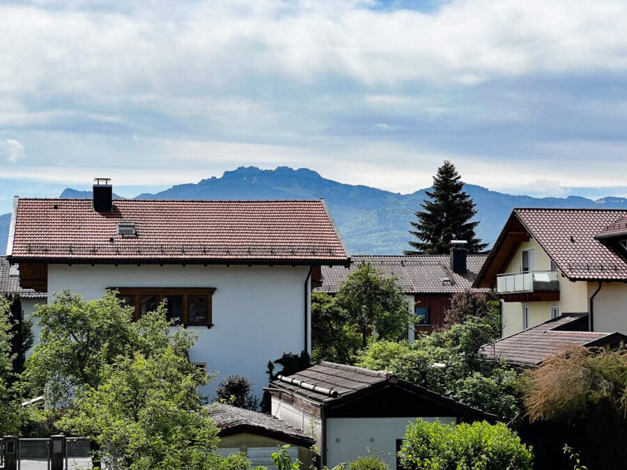 2-3 - Zi-Whg mit Bergblick in ruhiger und zentraler Lage in Prien am Chiemsee - Aussicht Balkon