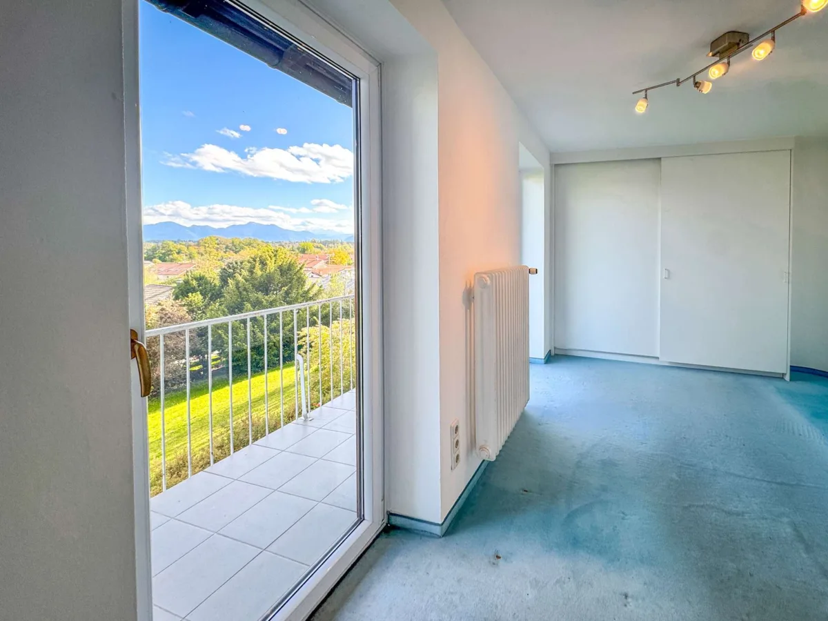 Büro mit Bergblick