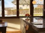 DETAIL - Stilvolle Großzügigkeit mit Chiemsee-Blick – verbundene Erdgeschosswohnung in Bestlage
