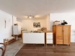 KÜCHE - Stilvolle Großzügigkeit mit Chiemsee-Blick – verbundene Erdgeschosswohnung in Bestlage