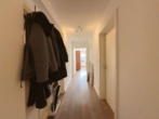 FLUR - Stilvolle Großzügigkeit mit Chiemsee-Blick – verbundene Erdgeschosswohnung in Bestlage