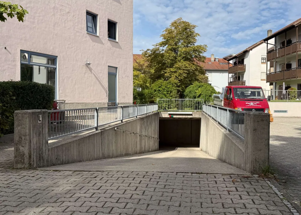 Tiefgarageneinfahrt