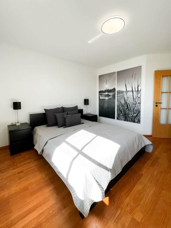 Helle 4-Zi.-Whg. auf 2 Etagen und Doppelgarage - Perfekt für Familien und Heimwerker - Schlafzimmer
