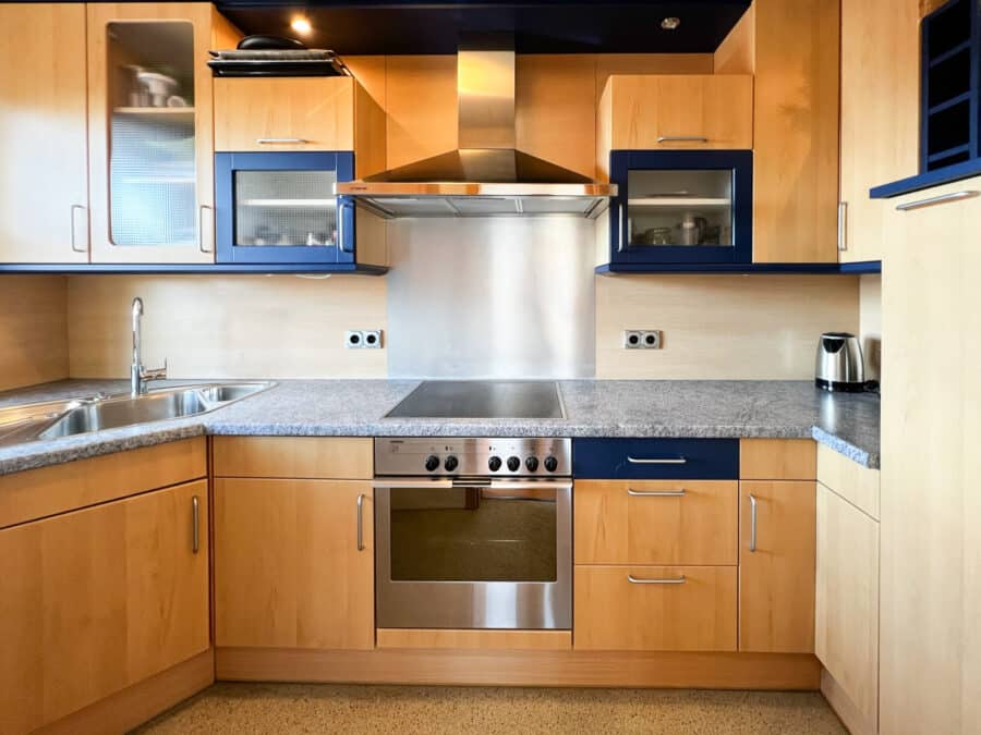 Helle 4-Zi.-Whg. auf 2 Etagen und Doppelgarage - Perfekt für Familien und Heimwerker - Küche