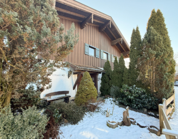 Seltene Gelegenheit im Achental – DHH mit traumhaftem Bergblick und großem Potenzial, 83224 Grassau, Doppelhaushälfte