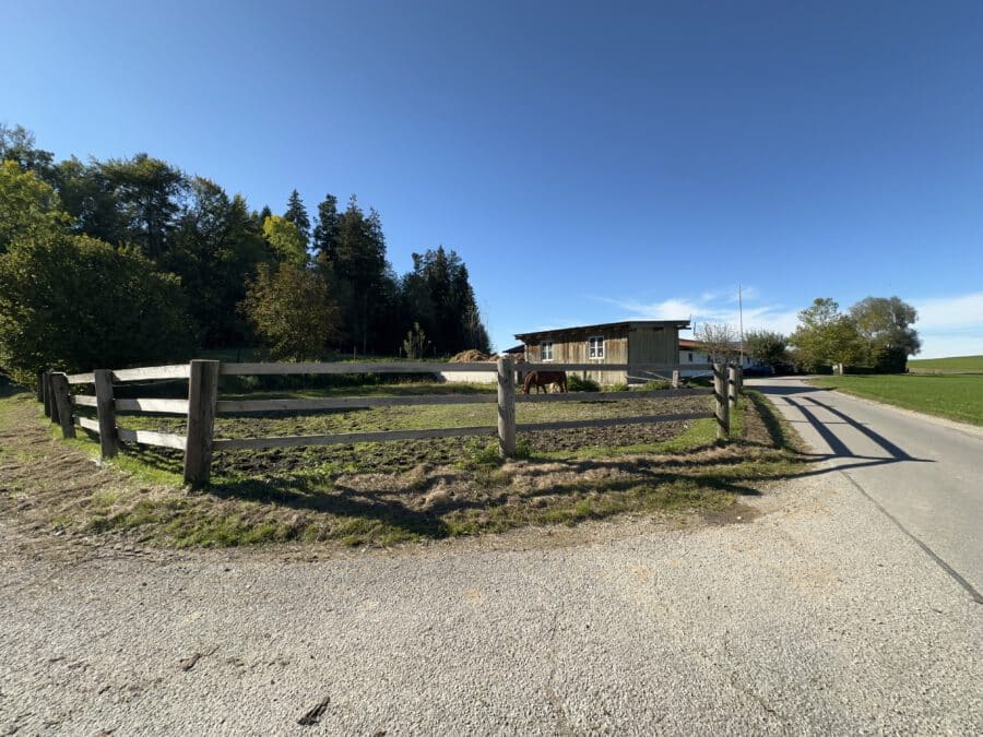 Reithof mit Reithalle und Wohnhaus in ruhiger Lage zum Naturschutzgebiet - Koppel