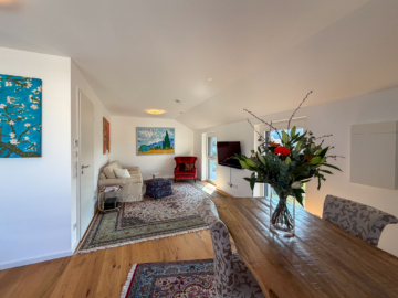 Charmante Obergeschosswohnung im Herzen von Bernau, 83233 Bernau am Chiemsee, Apartment