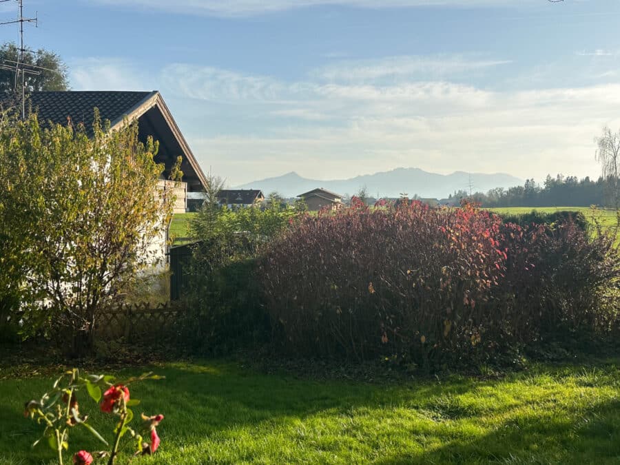 GST mit Altbestand in traumhafter Lage & unverbaubarem Bergblick - Blick von der Terrasse