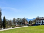 Blick vom Ost-Balkon im OG - Verkauf gegen Gebot – Kernsaniertes EFH mit See- und Bergblick, Chiemseeperle sucht neuen Besitzer!
