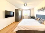 Schlafzimmer 2 EG - Verkauf gegen Gebot – Kernsaniertes EFH mit See- und Bergblick, Chiemseeperle sucht neuen Besitzer!