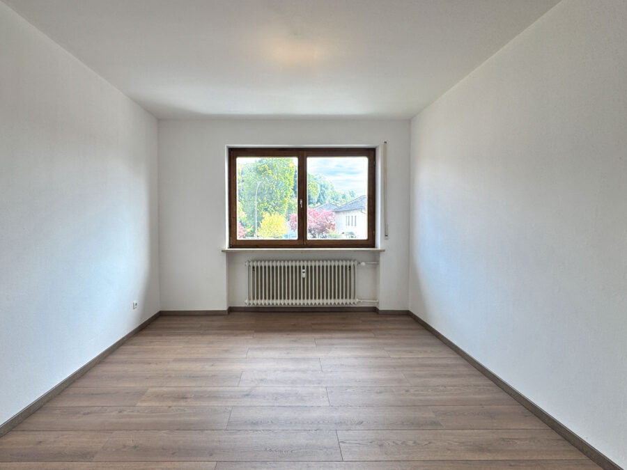 Helle 2-Zi.-Whg. mit Bergblick und umlaufendem Balkon – Wohnpotenzial in TOP Lage - Schlafzimmer