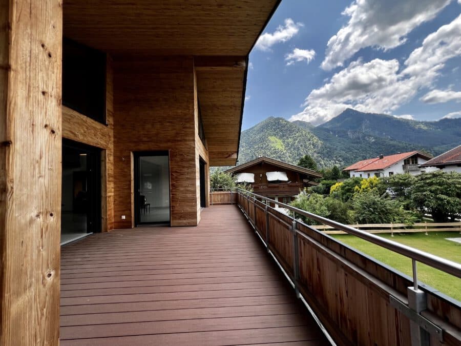 Exklusive Alpenvilla in Marquartstein – Moderner Luxus in traumhafter Bergkulisse - TERRASSE