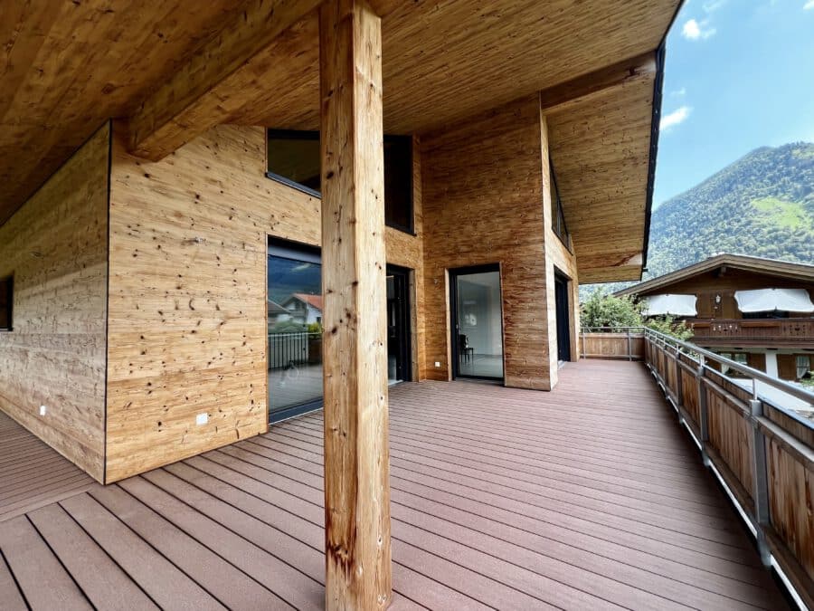 Exklusive Alpenvilla in Marquartstein – Moderner Luxus in traumhafter Bergkulisse - TERRASSE