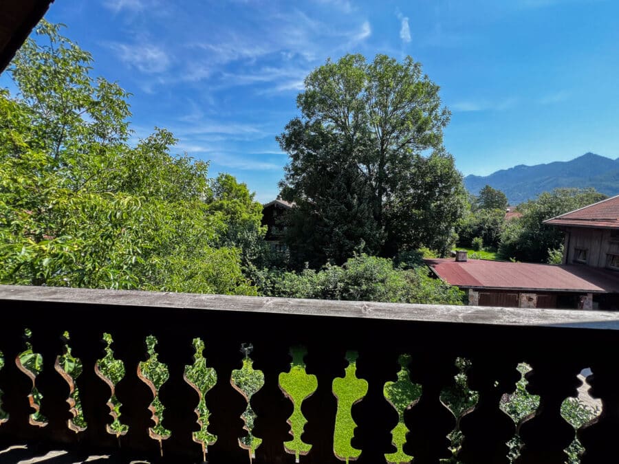 Charmantes Zweifamilienhaus im Herzen von Grassau – Denkmalgeschütztes Juwel mit Geschichte und Charme - OG Balkon