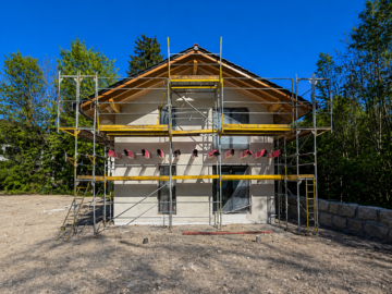 Einfamilienhaus im Bau am Herrenberg – nur wenige Schritte zum Chiemsee, 83209 Prien, Einfamilienhaus