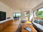 Wohnzimmer - Exklusives Einfamilienhaus am Chiemsee – mit Pool, Seeblick und Alpenpanorama