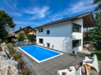 Pool - Exklusives Einfamilienhaus am Chiemsee – mit Pool, Seeblick und Alpenpanorama