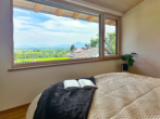 Masterbedroom - Exklusives Einfamilienhaus am Chiemsee – mit Pool, Seeblick und Alpenpanorama