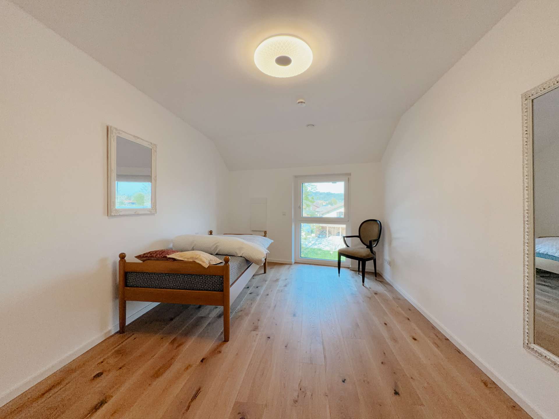 SCHLAFZIMMER I