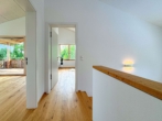 Flur OG - Exklusives Einfamilienhaus am Chiemsee – mit Pool, Seeblick und Alpenpanorama