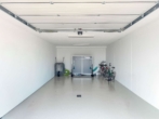 Geräumige Garage - Exklusives Einfamilienhaus am Chiemsee – mit Pool, Seeblick und Alpenpanorama