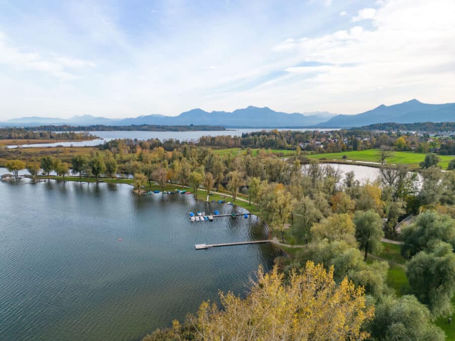 Moderne Neubau Doppelhaushälften mit Ausbaureserve, fußläufig zum Ortskern sowie zum Chiemsee - Schafwaaschener Bucht, ca. 5 Minuten mit dem Fahrrad