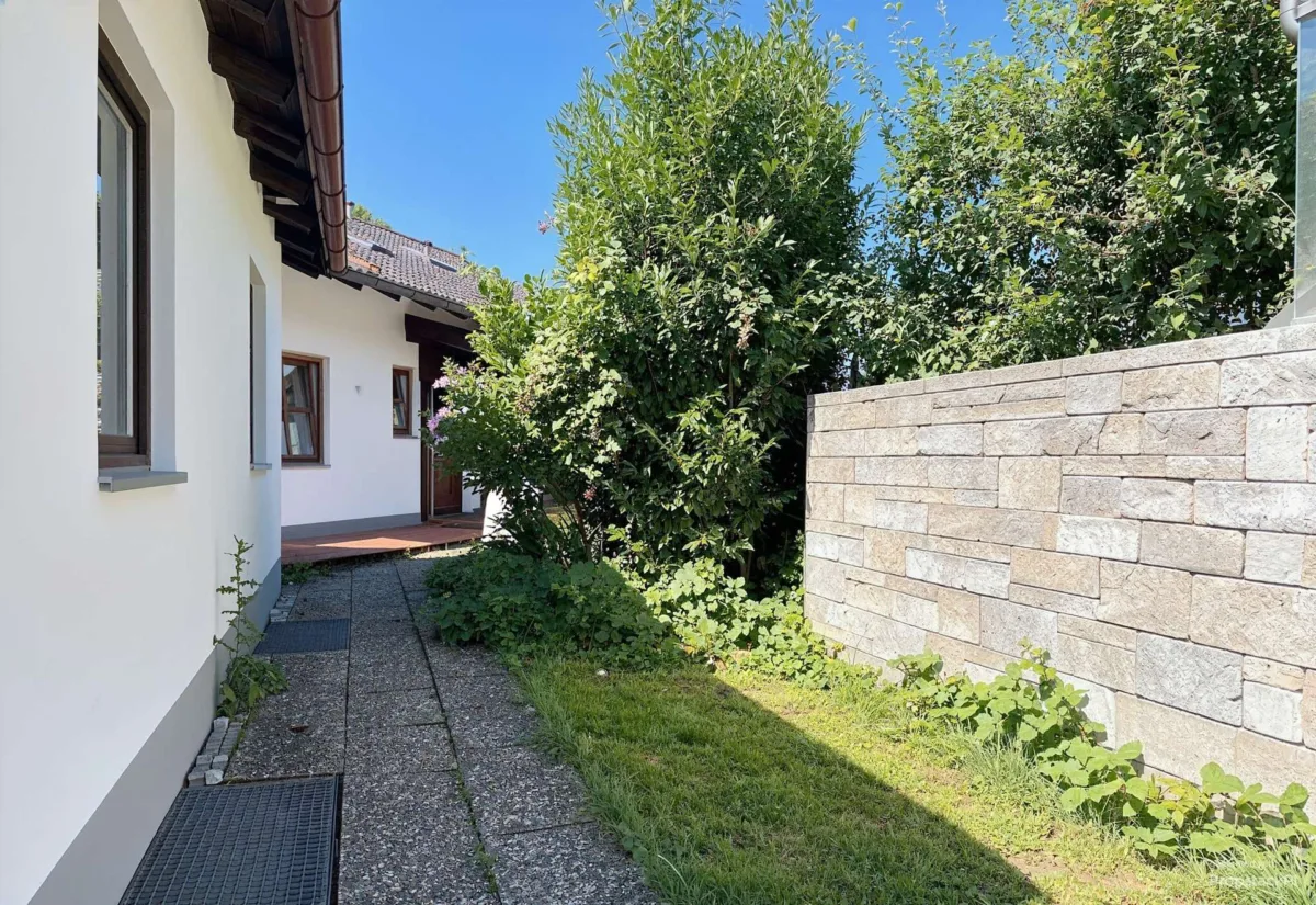 Zugang zum Haus - (KI generiert)