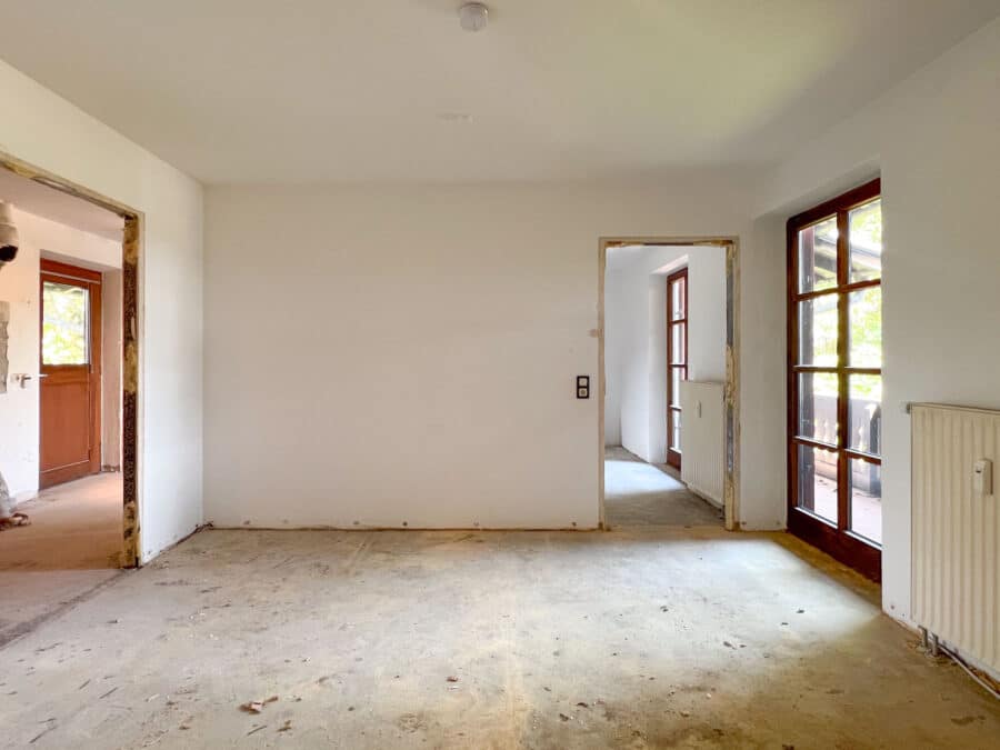 2-Zi.-Wohnung mit Südbalkon und Blick auf die Bergkette - entkernt oder kernsaniert verfügbar - Schlafzimmer