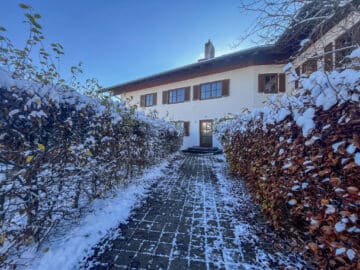 Gemütliche Dachgeschosswohnung in zentraler Lage von Bernau, 83233 Bernau am Chiemsee, Dachgeschosswohnung