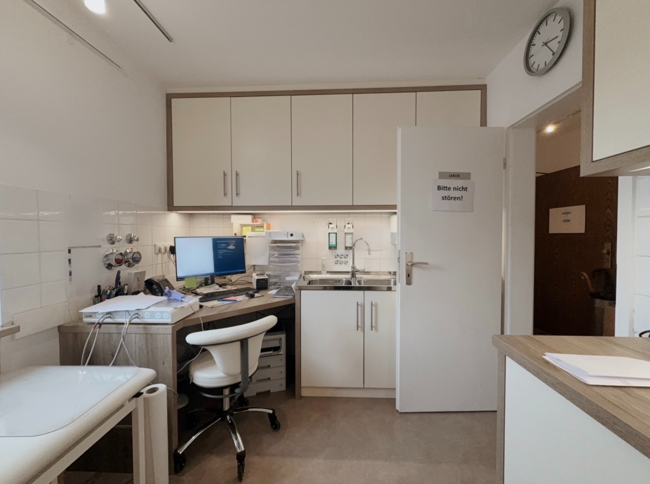 BEHANDLUNGSZIMMER III