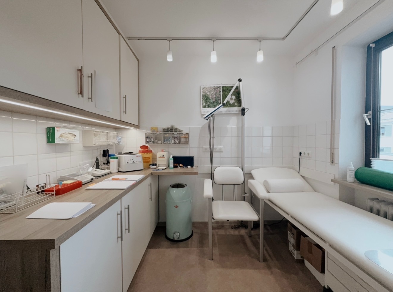 BEHANDLUNGSZIMMER III