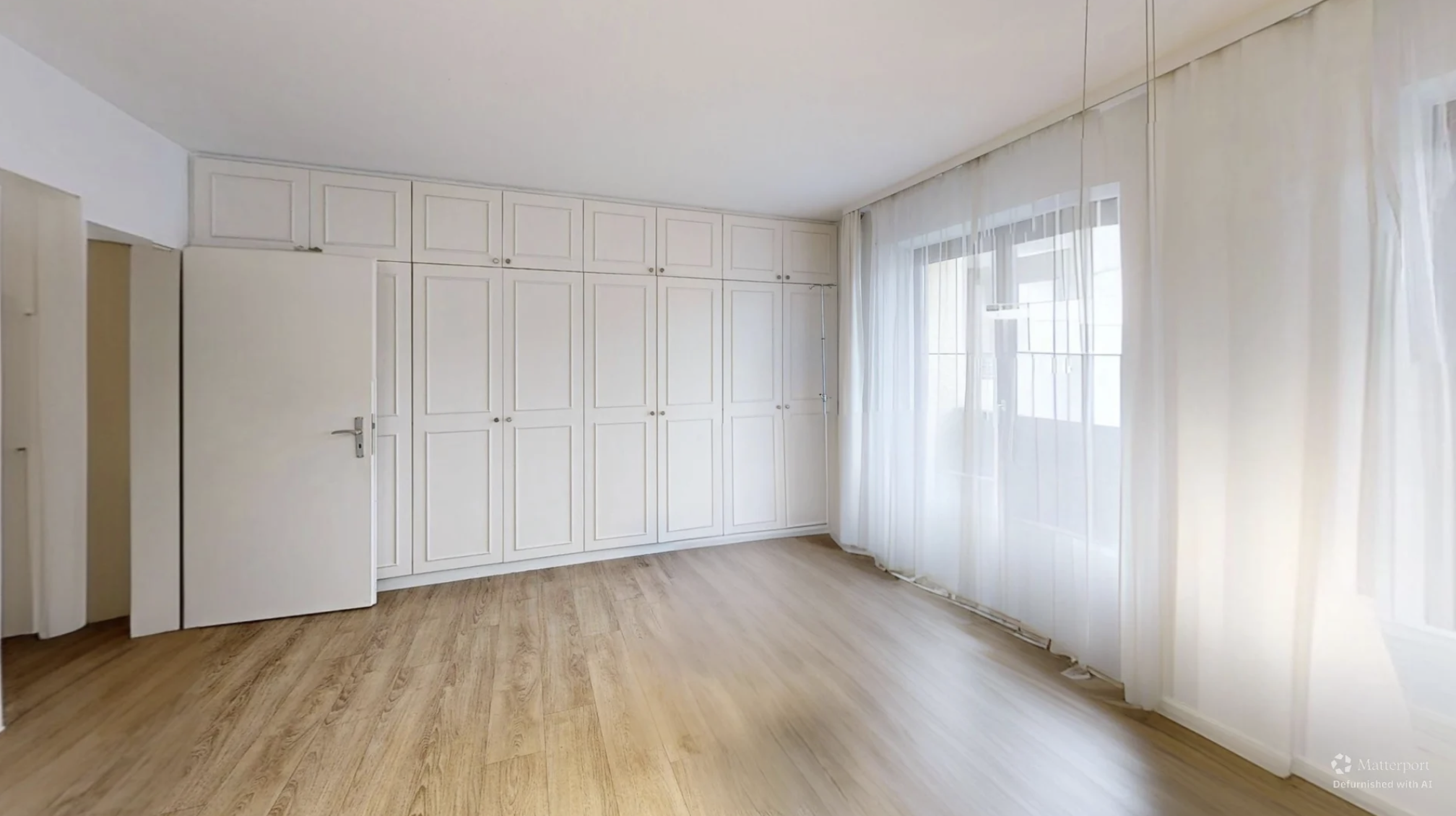 BEHANDLUNGSZIMMER I / KI-GESTÜTZTE RÄUMUNG