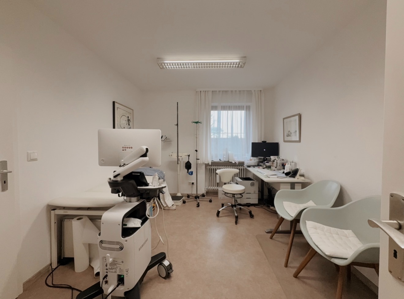 BEHANDLUNGSZIMMER II