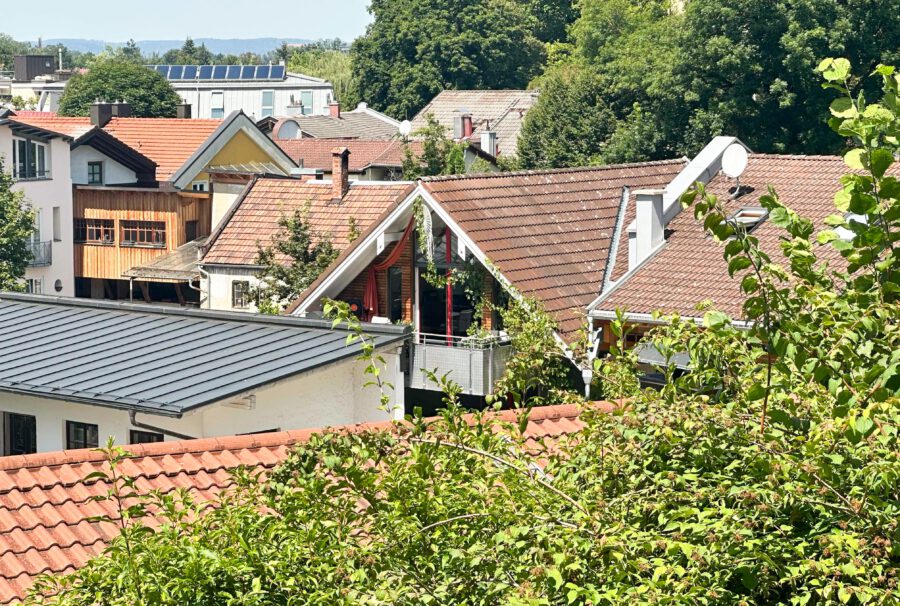 Luxuriöses Designer-Stadthaus mit Dachterrasse & Bergblick - Blick von oben