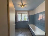 Badezimmer - Wohnung (KI entmöbliert)