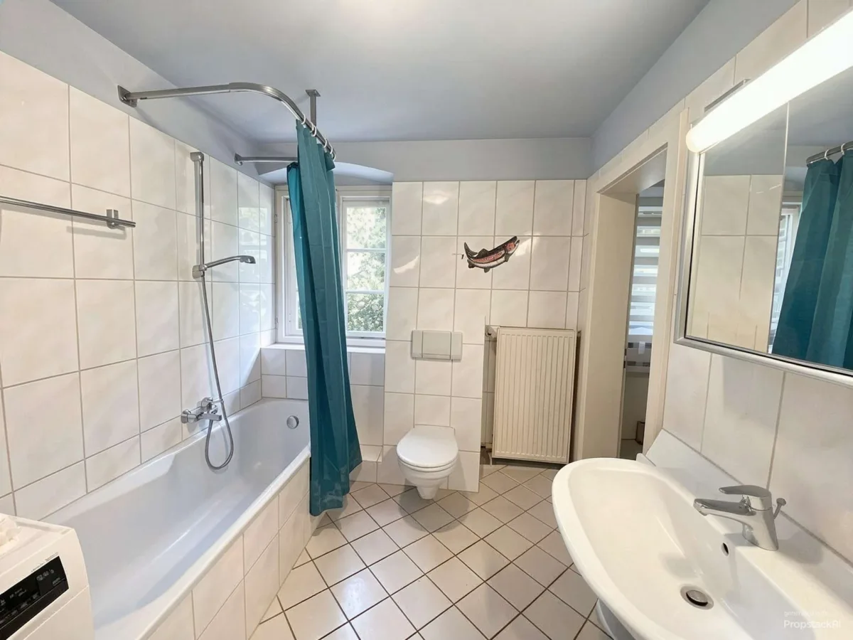 Badezimmer - App. West (KI entmöbliert)