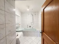 Badezimmer - App. Süden (KI entmöbliert)