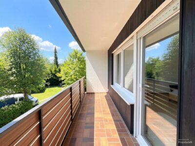 Zwischen Ortskern & Chiemsee – Wohnung mit viel Potenzial und sonnigem Ostbalkon in zentraler Lage, 83209 Prien am Chiemsee, Wohnung