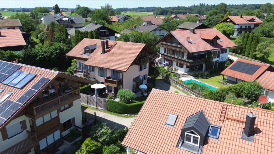 DHH in unmittelbarer Seenähe mit See- & Bergblick - seitl. Ansicht / Terrasse