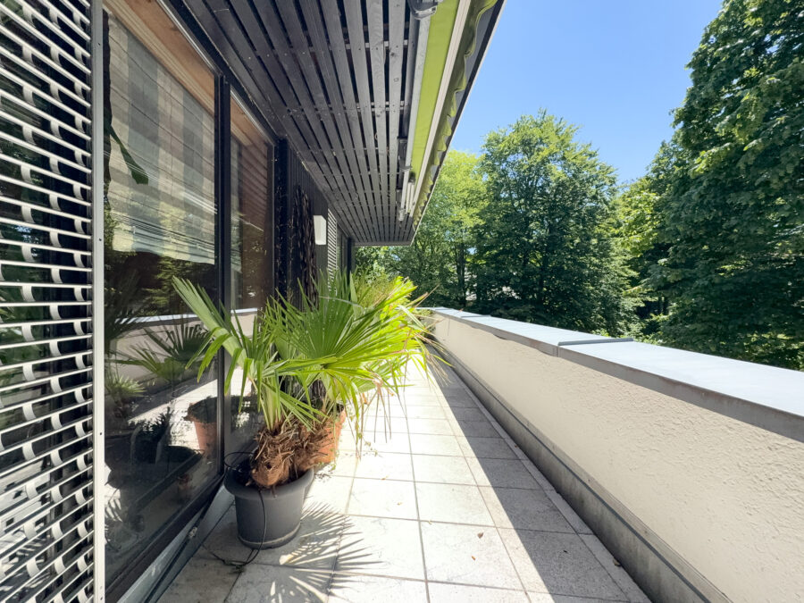 Penthouse in absolut ruhiger und elitärer Lage umgeben von altem Baumbestand - Dachterrasse
