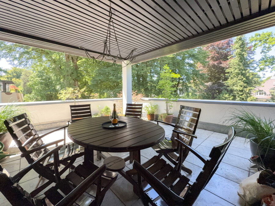 Penthouse in absolut ruhiger und elitärer Lage umgeben von altem Baumbestand - Dachterrasse