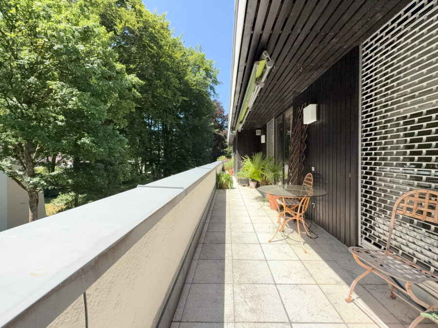 Penthouse in absolut ruhiger und elitärer Lage umgeben von altem Baumbestand - Dachterrasse