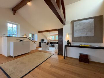 Eleganz mit Aussicht – Exklusive Dachgeschoss-Wohnung in historischem Gut, 83112 Frasdorf, Dachgeschosswohnung