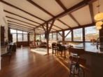 WOHNBEREICH - Der Chiemsee zum Greifen nah – moderne Erdgeschosswohnung mit Terrasse in absoluter Bestlage