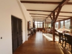 WOHNBEREICH - Der Chiemsee zum Greifen nah – moderne Erdgeschosswohnung mit Terrasse in absoluter Bestlage